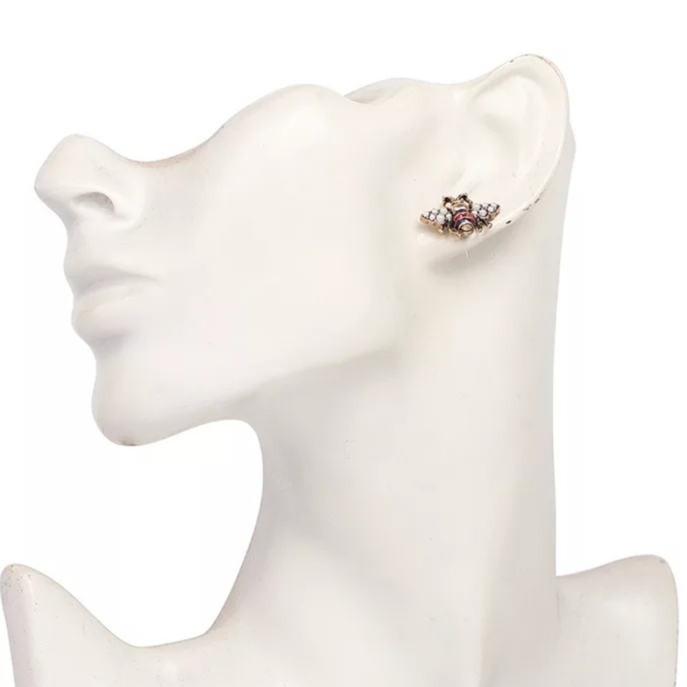 Adorable Bee Earrings Fashion Studs - Picture 4 of 6